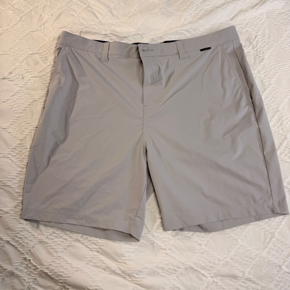 TravisMathew Beck Golf Shorts Mens 40 Gray Stretch Performance Casual